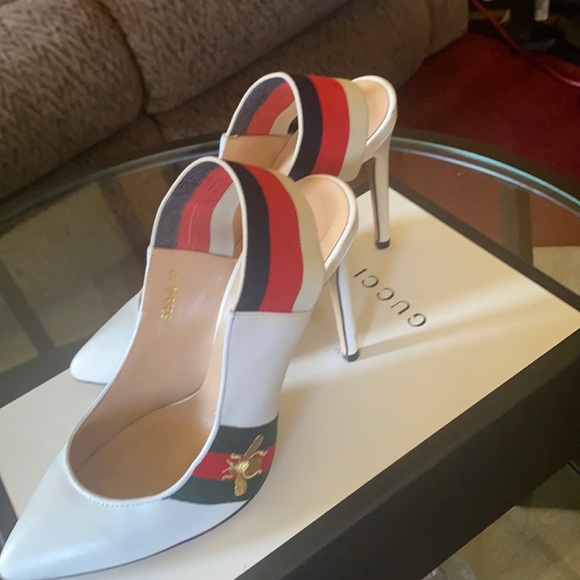 Gucci Gold Bee sling back heels - Picture 3 of 3